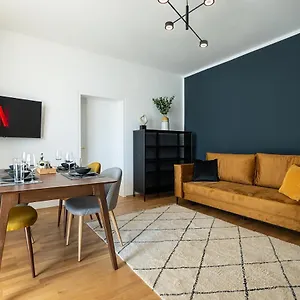 Bright Stylish With A Huge Terrace In A Location Appartement