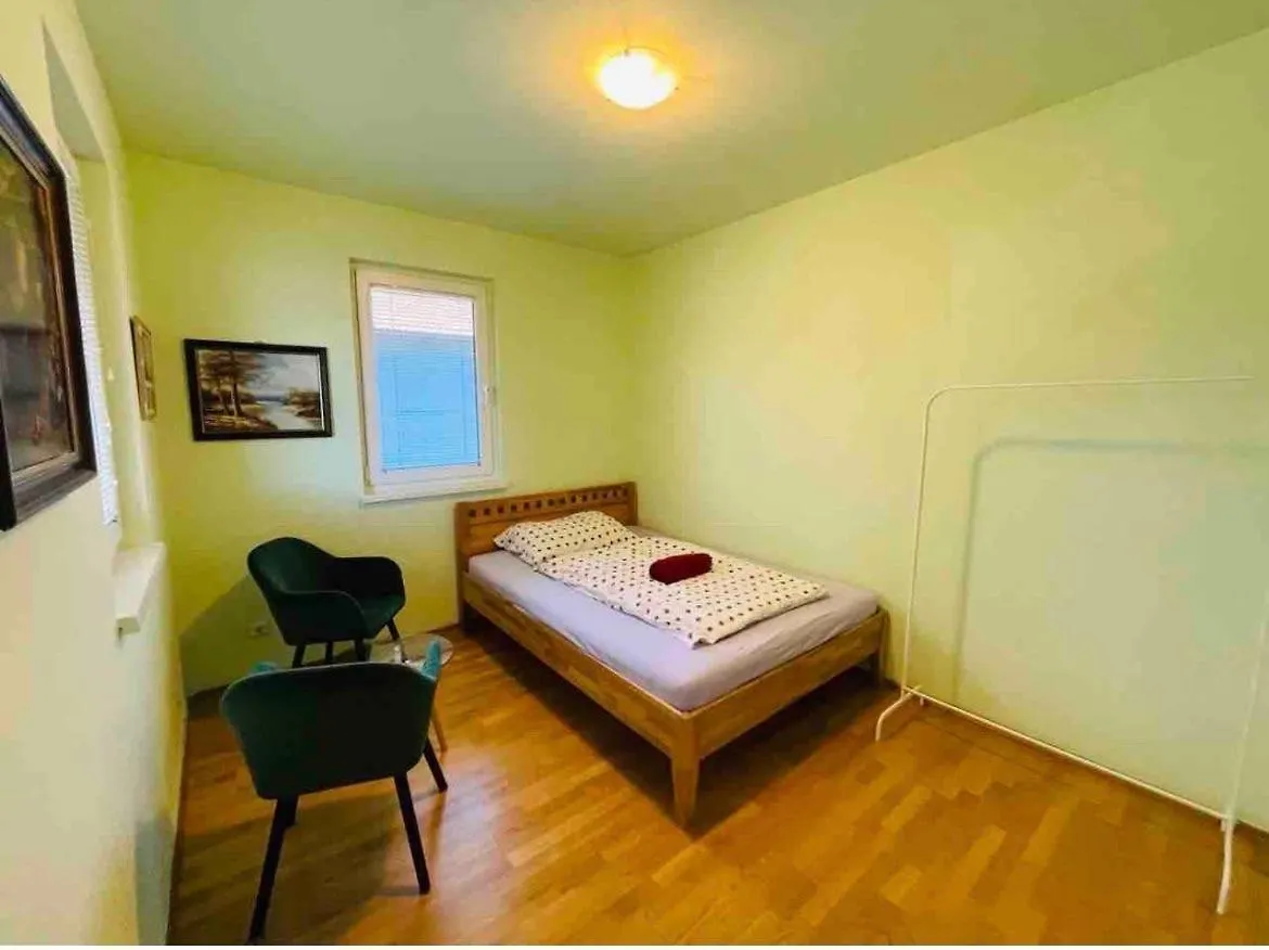 Karlsrooms Wenen 0*,